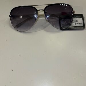 Foster Grant Black Aviator Sunglasses Modern Design